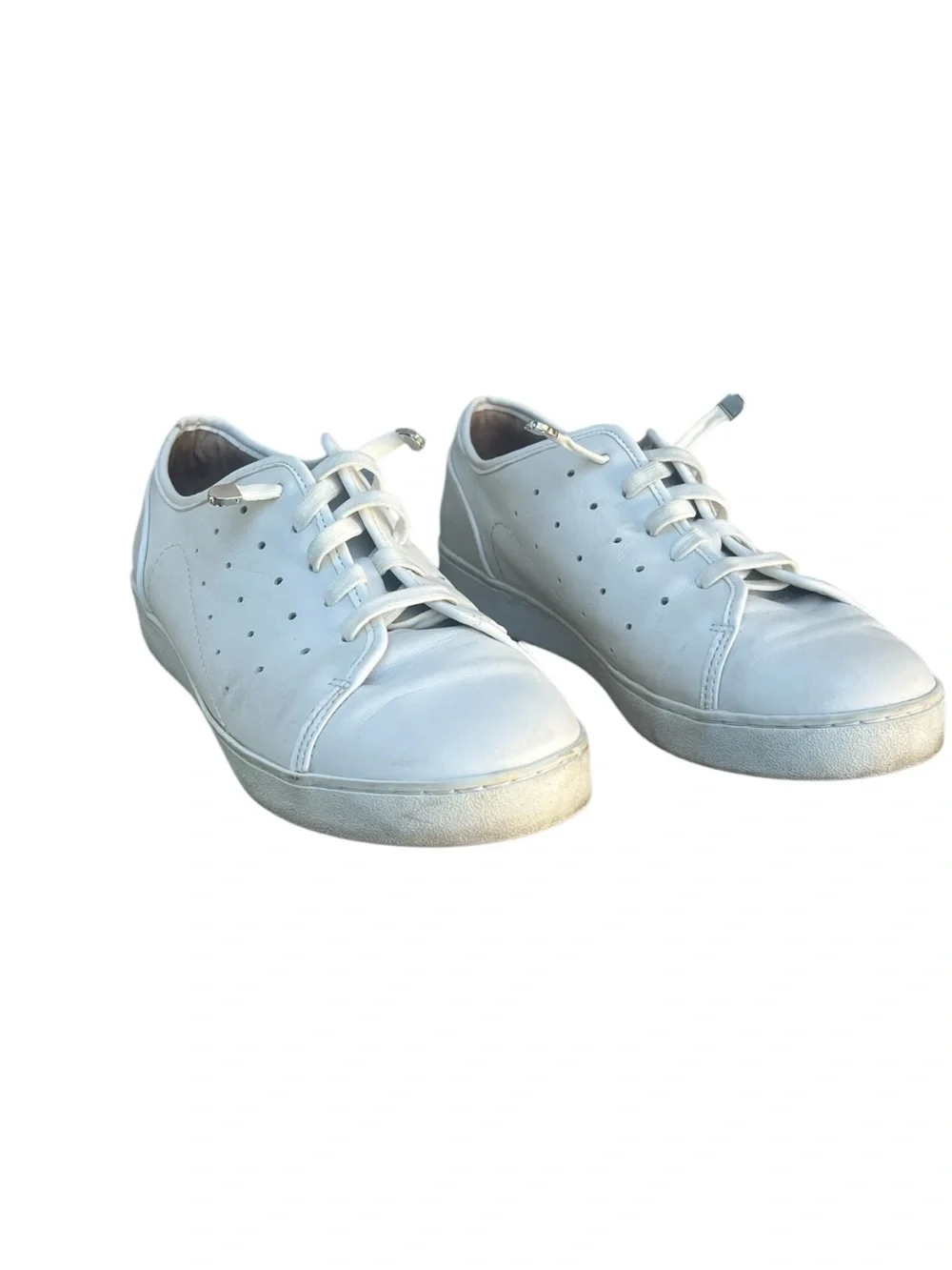 Vionic Keke White perforated Leather design sneakers. SZ.8.5
